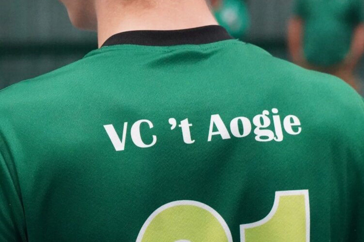 Sportshirt met de tekst VC 't Aogje