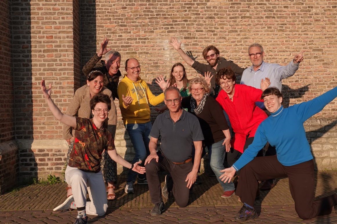 Groepsfoto met leden van Het Bredas Theater