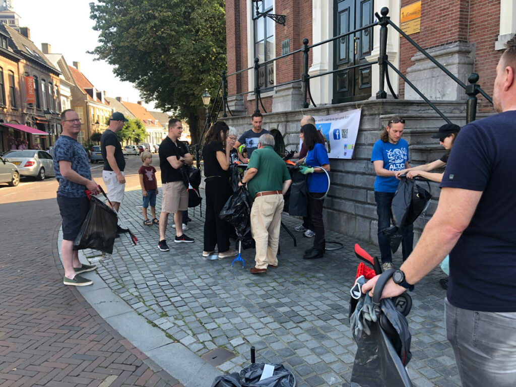 Bewoners van Princenhage ruimen op de Haagsemarkt