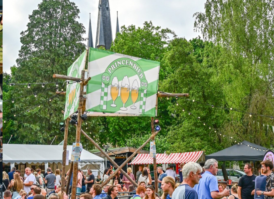 drukbezochte dropswei met een spandoek waarop staat 'Princenbier'